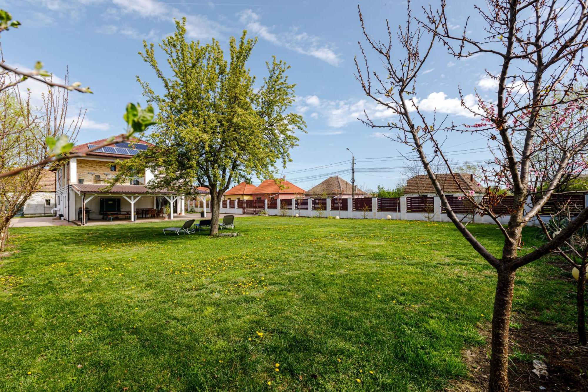 Gasthaus Sacalaz Hotel Timisoara Bagian luar foto